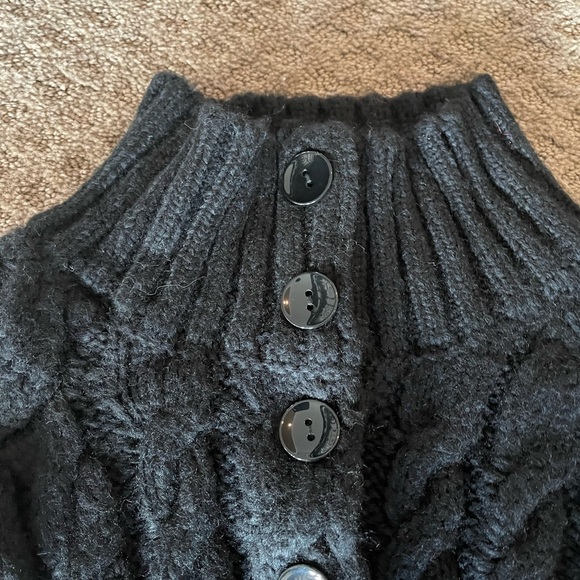 🛍 The CELES Hand Knit Long Sweater - Picture 9 of 10